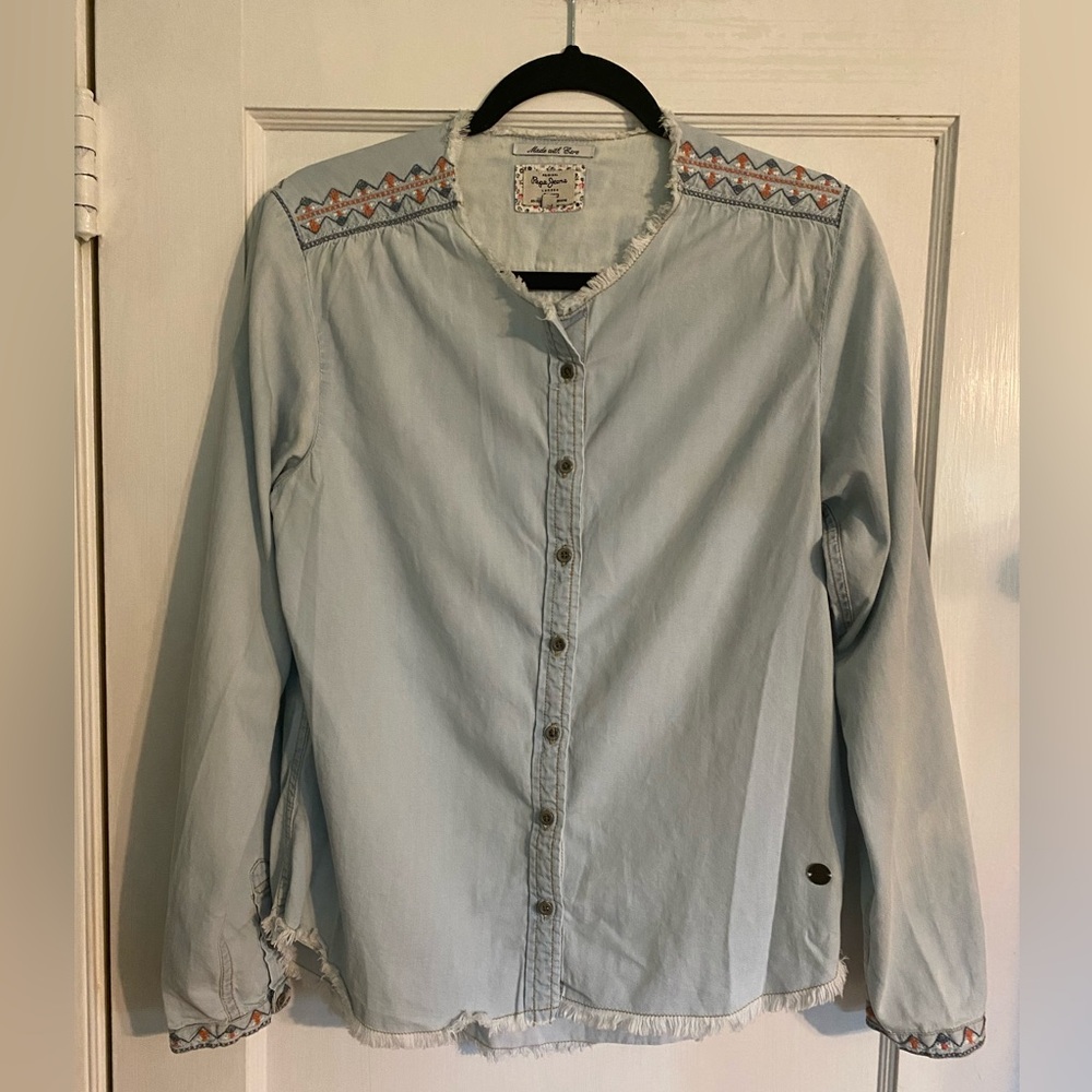 Vintage 90's Pepe Jeans London Women's
Embroidered Denim Shirt Size Large - Picture 3 of 12